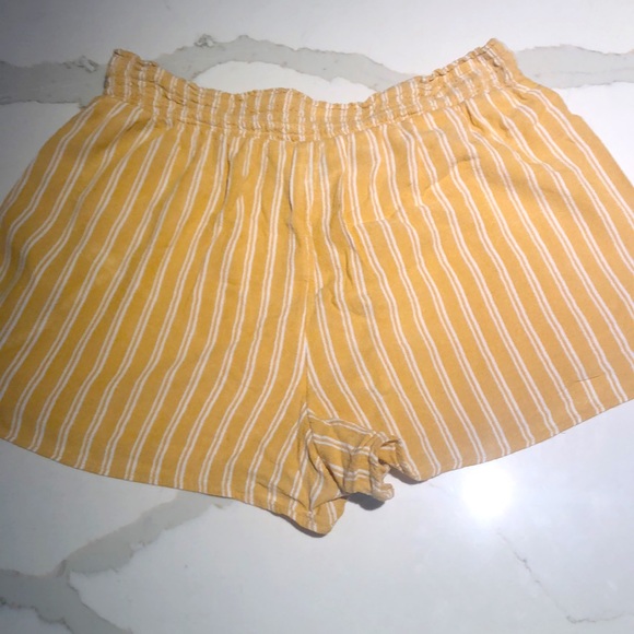 Yellow shorts - Picture 4 of 4